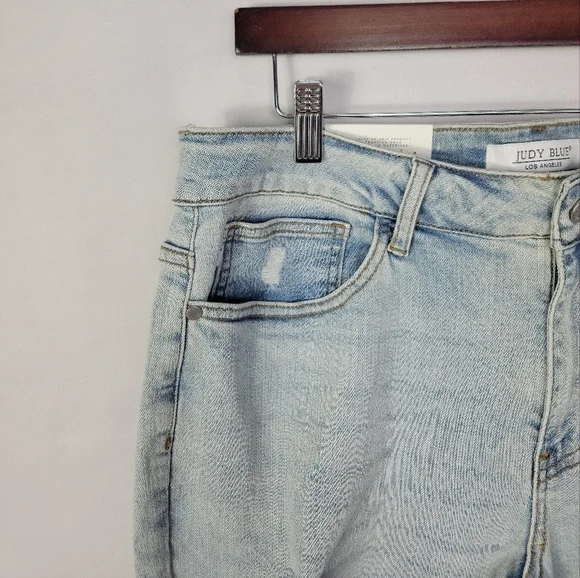 Women's Distressed Boyfriend fit Judy Blue jeans - Picture 4 of 6